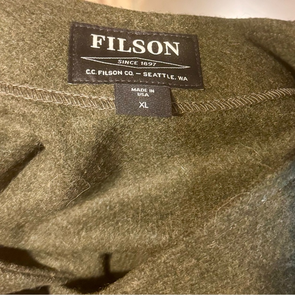 Filson Green Wool Vest Classic Layering Piece 

Never worn!  High quality. - Picture 2 of 3